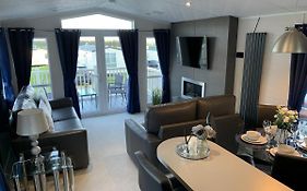 Lola Lodge - Luxury Hot Tub Retreat